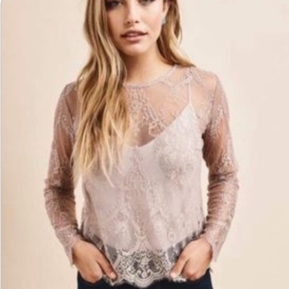 Dynamite beige Lace shirt with cropped dusty rose - Picture 1 of 8